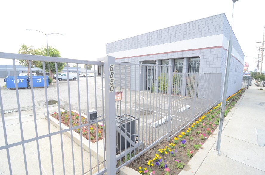 Primary Photo Of 6850 Vineland Ave, North Hollywood Manufacturing For Sale