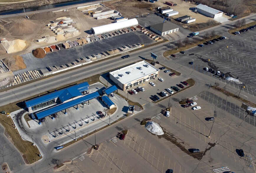 More Photos Of 1035 Frontenac Dr, Winona Storefront For Sale