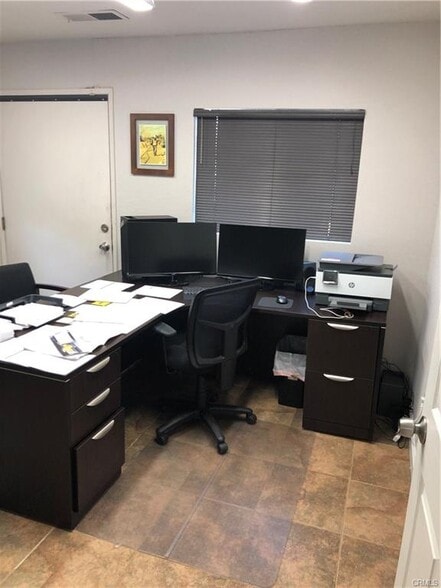 More Photos Of 29 E Cone Ave, Merced Office For Lease