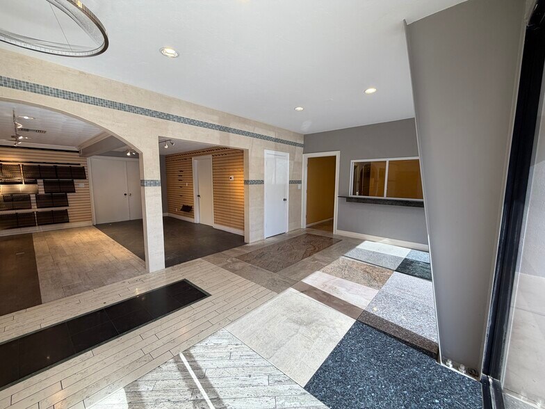 More Photos Of 4392 Corporate Sq, Naples Flex For Lease