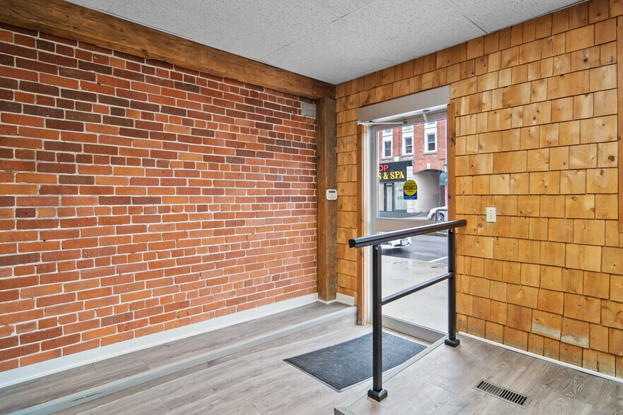 More Photos Of 58 Dundas St E, Napanee Storefront For Sale