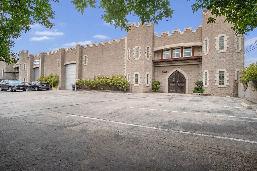 Primary Photo Of 3099 N Lima St, Burbank Flex For Lease