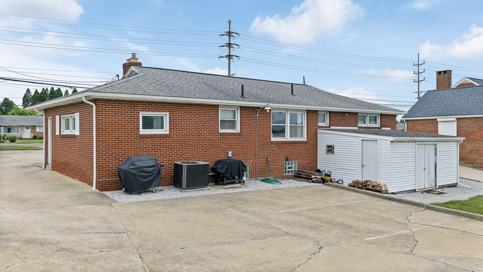 More Photos Of 6336 Middlebranch Ave NE, Canton Bank For Sale