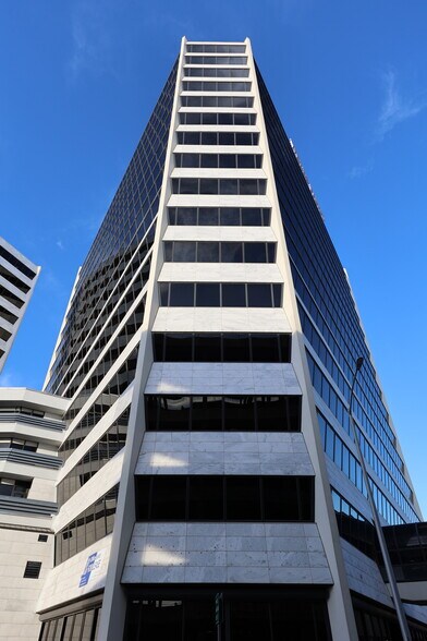 More Photos Of 555 N Carancahua St, Corpus Christi Office For Lease