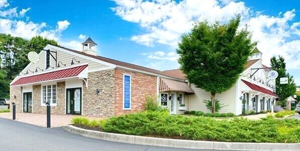 More Photos Of 345-215 W Main St, Leola Storefront Retail Office For Lease