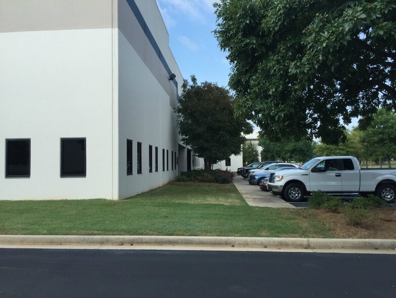 More Photos Of 170 Jetplex Blvd, Huntsville Warehouse For Lease