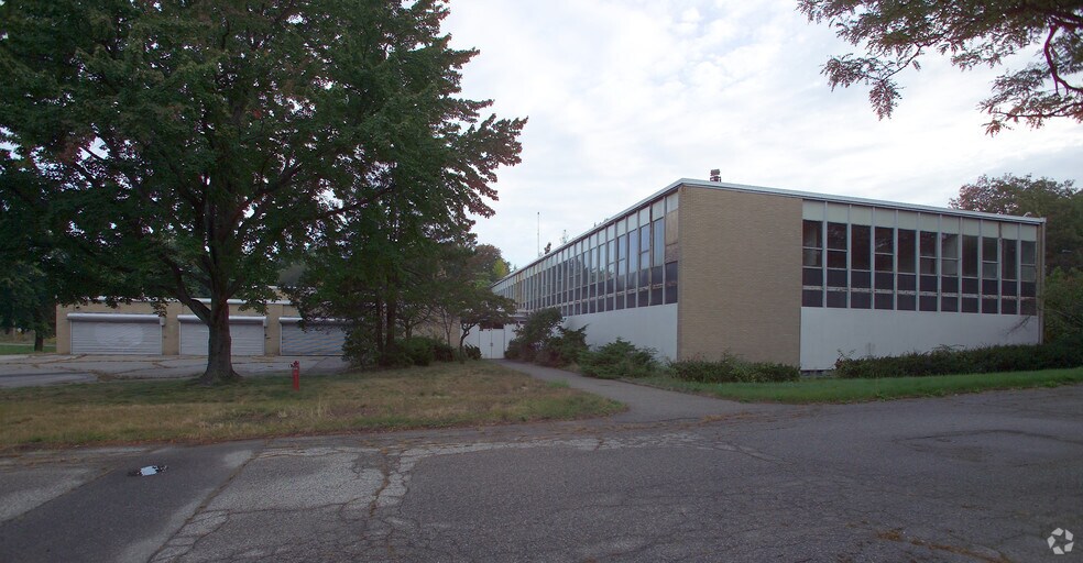 More Photos Of 77 Pawtucket Ave, Rumford Manufacturing For Sale