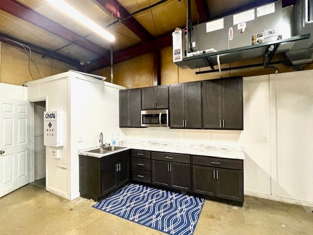 More Photos Of 3202 W Osage St, Pacific Freestanding For Lease