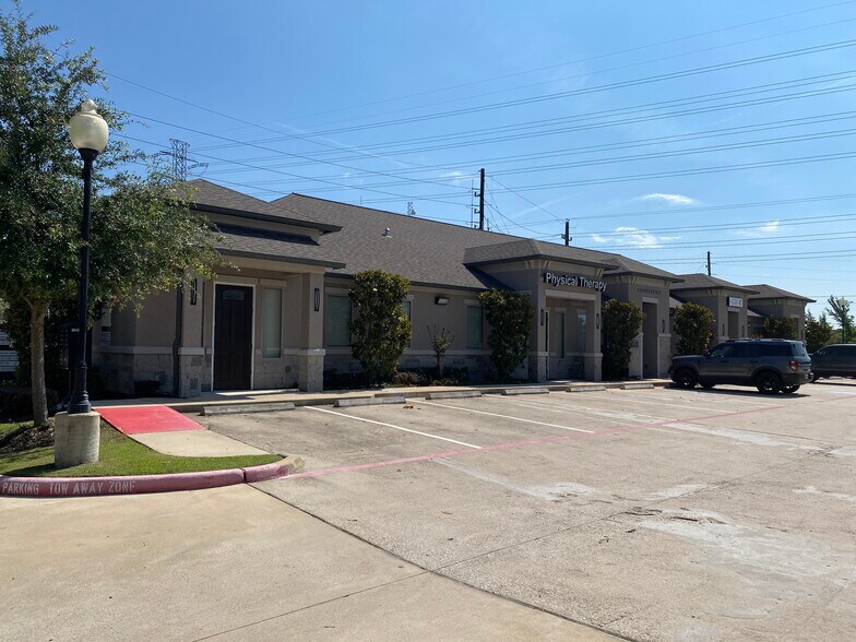 More Photos Of 12254 Queenston Blvd, Houston Medical For Sale