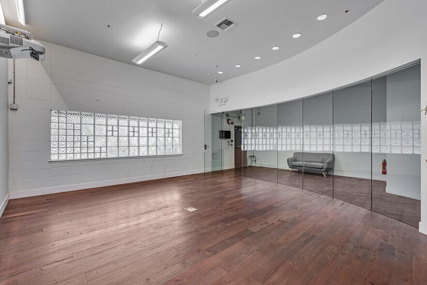 More Photos Of 1320-1326 9th St, Berkeley Warehouse For Sale