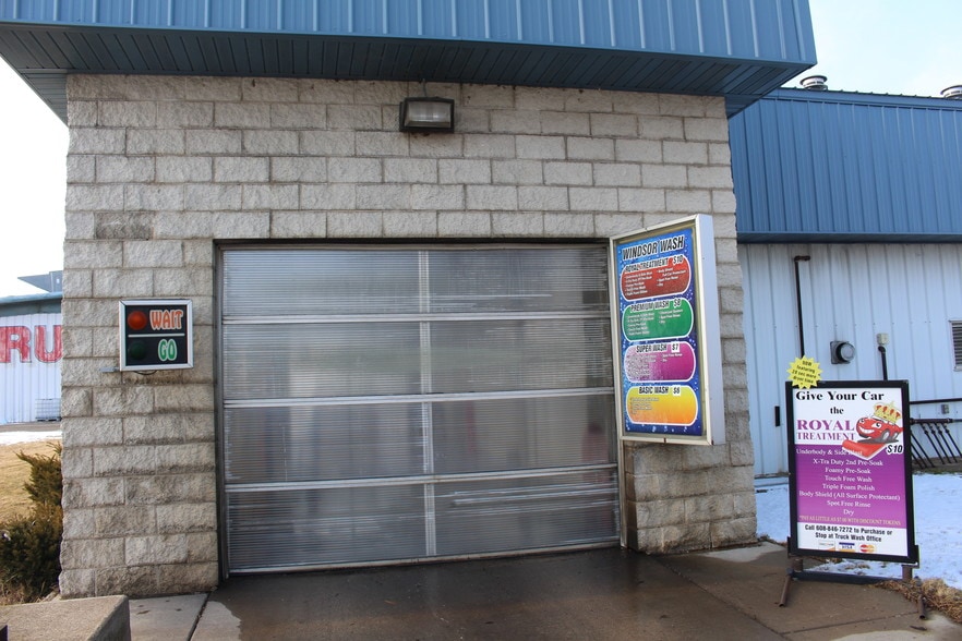 More Photos Of 6383 Lake Rd, Windsor Carwash For Sale