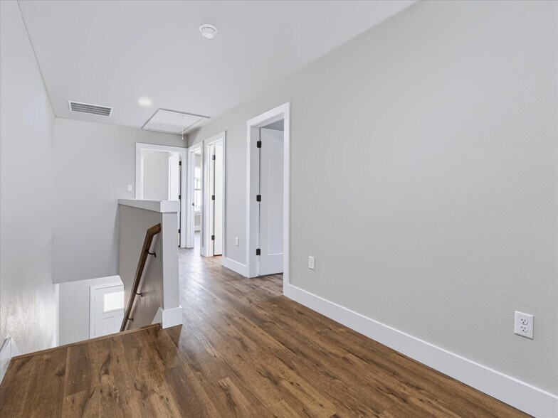 More Photos Of 1306 Country Rd, Whitesboro Apartments For Sale