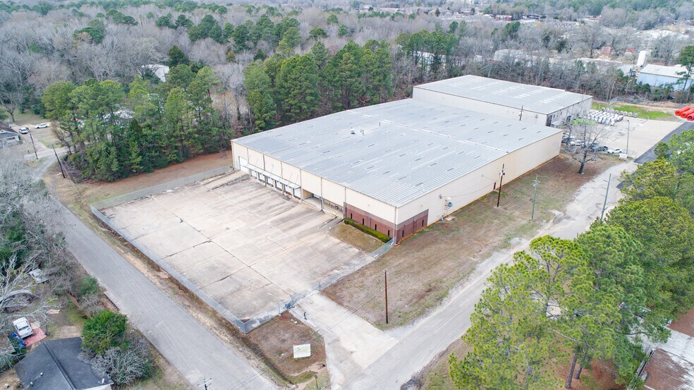 More Photos Of 601 McDuffie Ave, Selma Warehouse For Lease