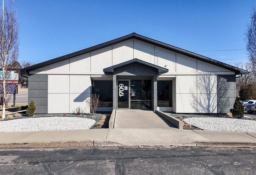 More Photos Of 1711 E 10th St, Sioux Falls Office For Sale