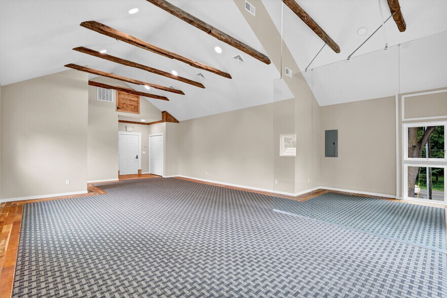 More Photos Of 248 Main St, Farmington Freestanding For Lease