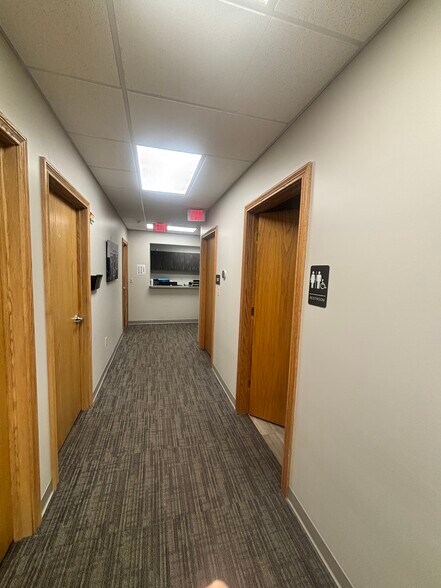 More Photos Of 737 W Green Meadows Dr, Greenfield Medical For Lease
