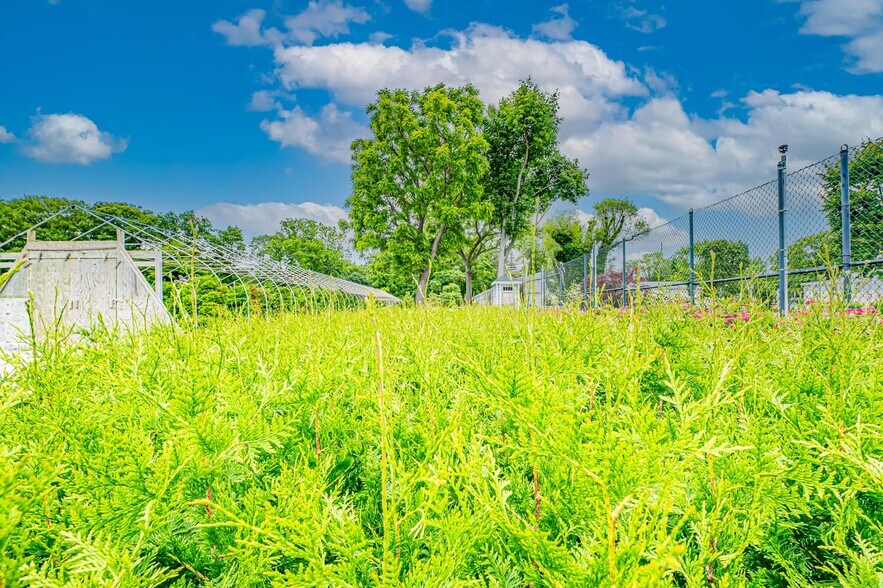 More Photos Of 185 N Country Rd, Mount Sinai Garden Center For Sale