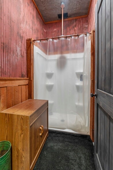 More Photos Of 2948 State Highway V, Matthews Light Manufacturing For Sale