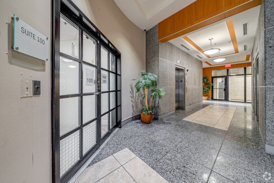 More Photos Of 5975 Sunset Dr, Miami Medical For Lease