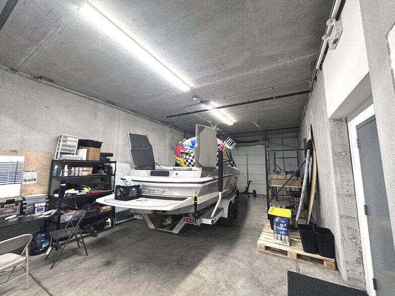 More Photos Of 750 N 17th St, St Charles Warehouse For Lease