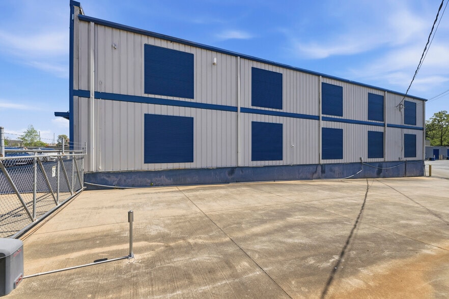 More Photos Of 966 Greensboro Rd, Eatonton Flex For Lease