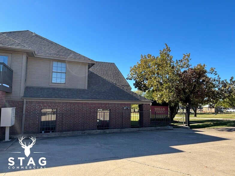 More Photos Of 701 Carroll Blvd, Denton Loft Creative Space For Lease