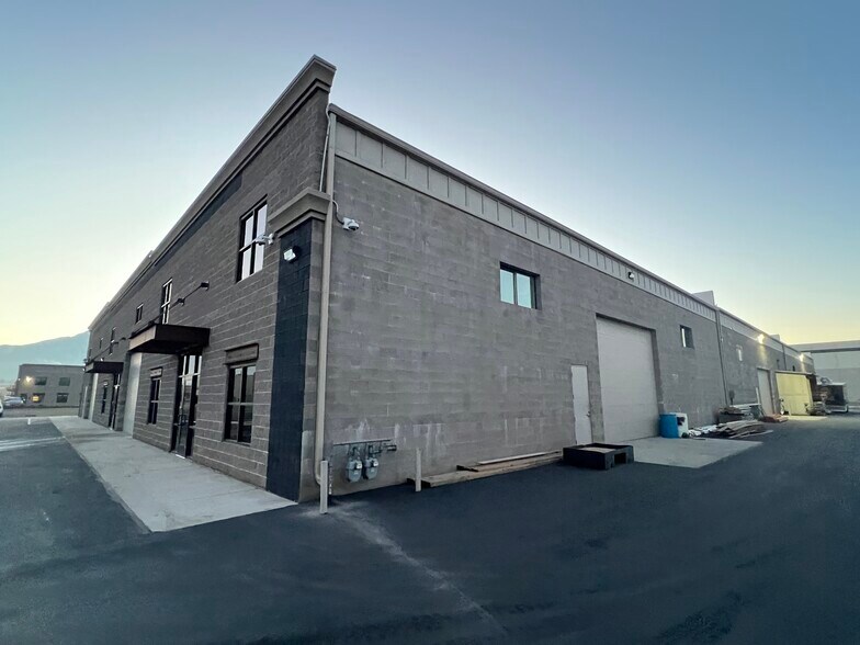 More Photos Of 373-374 E 1750 N, Vineyard Warehouse For Lease