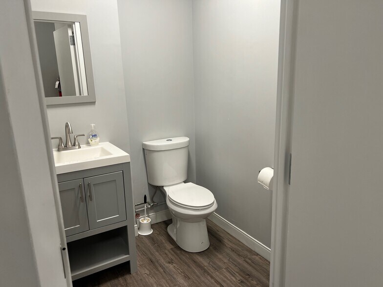 More Photos Of 5000 Lawndale Ave, Baltimore Office For Lease