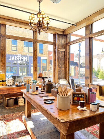 More Photos Of 138 W Mountain St, Kings Mountain Storefront Retail Residential For Sale