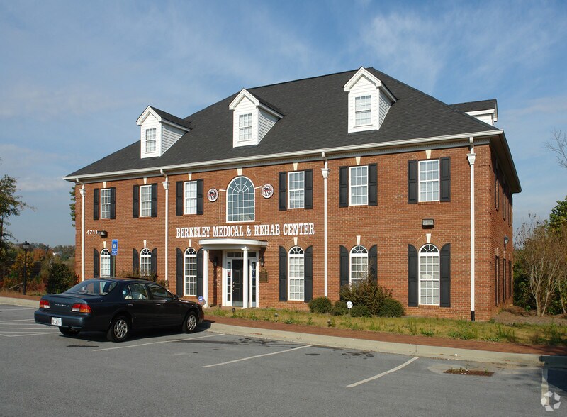 More Photos Of 4711 Peachtree Industrial Blvd, Berkeley Lake Office For Lease