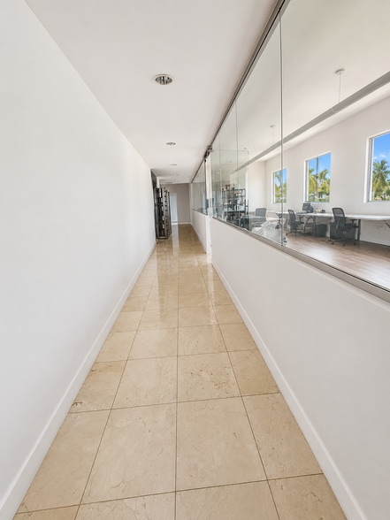 More Photos Of 201 N Ocean Dr, Hollywood Storefront Retail Office For Lease