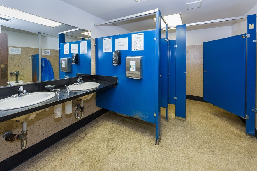 More Photos Of 2435 Military Ave, Los Angeles Office For Lease