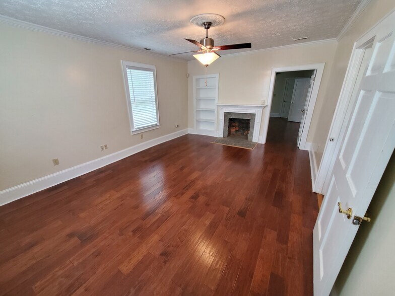 More Photos Of 309 Macon St, McDonough Office Residential For Lease