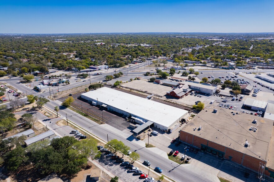 More Photos Of 5101 S Zarzamora St, San Antonio Manufacturing For Lease