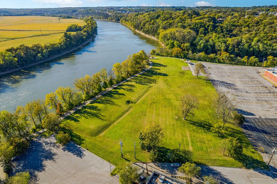 More Photos Of N Riverside Drive, Clarksville Land For Sale
