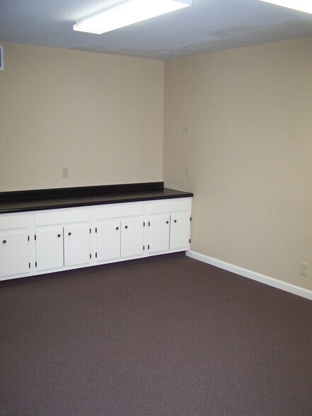 More Photos Of 3905 Southland Ave, Kokomo Office For Lease