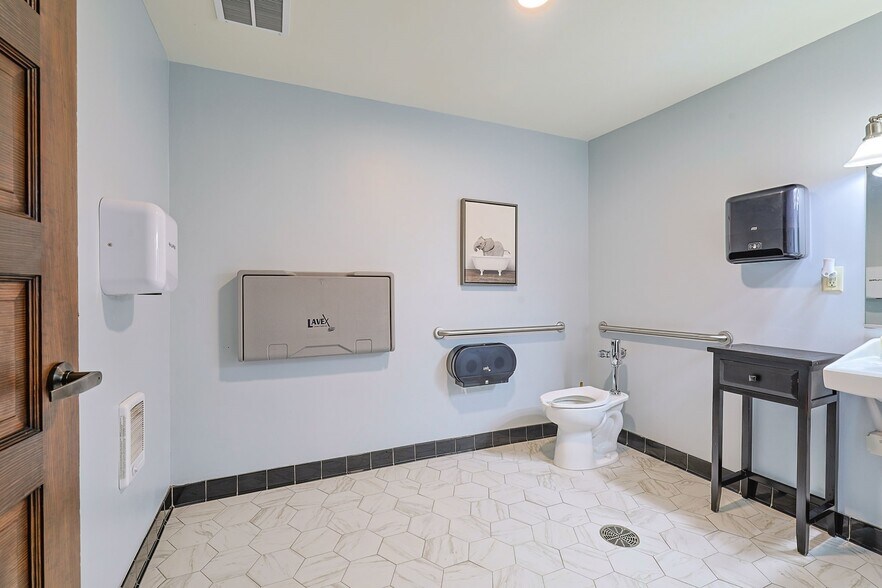 More Photos Of 31 S Main St, Liberty Sports And Entertainment For Sale