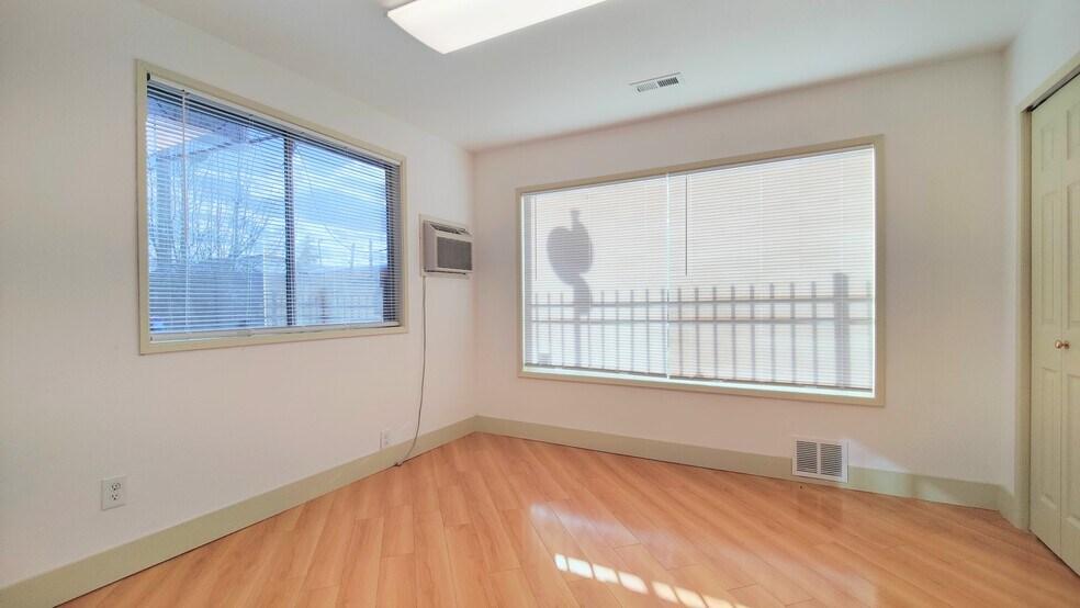 More Photos Of 12208-12222 SE Market St, Portland Office For Lease