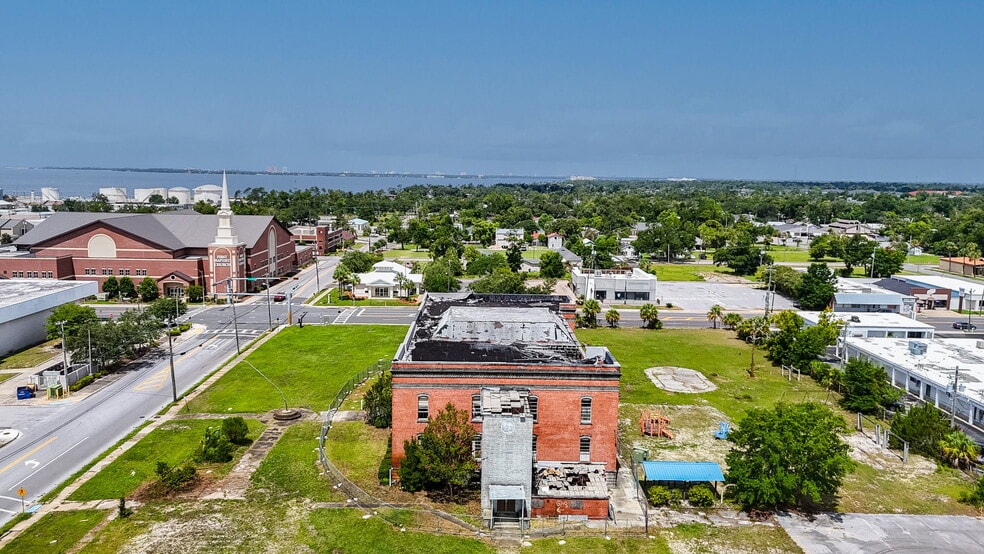 More Photos Of 101 E 7th St, Panama City Schools For Sale