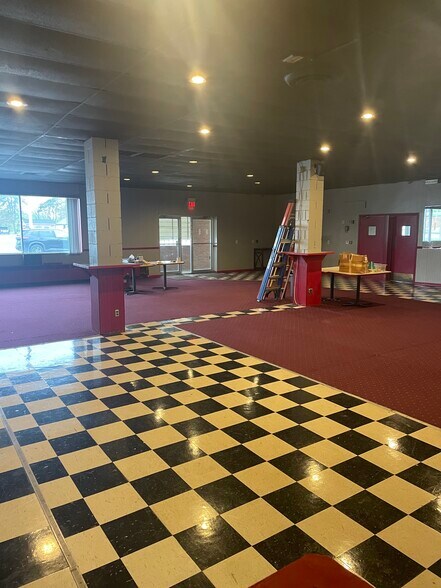 More Photos Of 1137 Sweitzer St, Greenville Bowling Alley For Sale