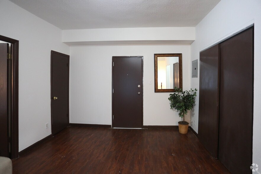 More Photos Of 5457 Delmar Blvd, Saint Louis Apartments For Lease