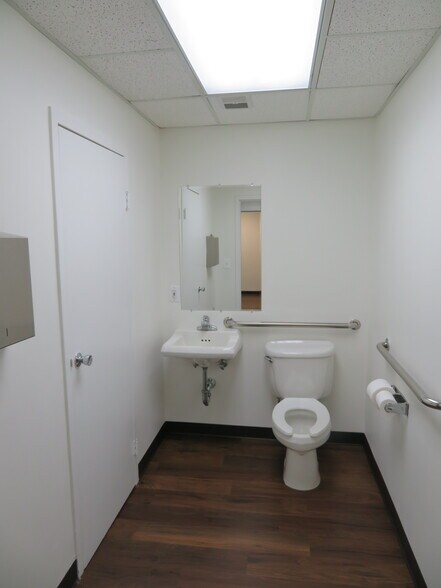 More Photos Of 3231-3233 Superior Ln, Bowie Medical For Lease