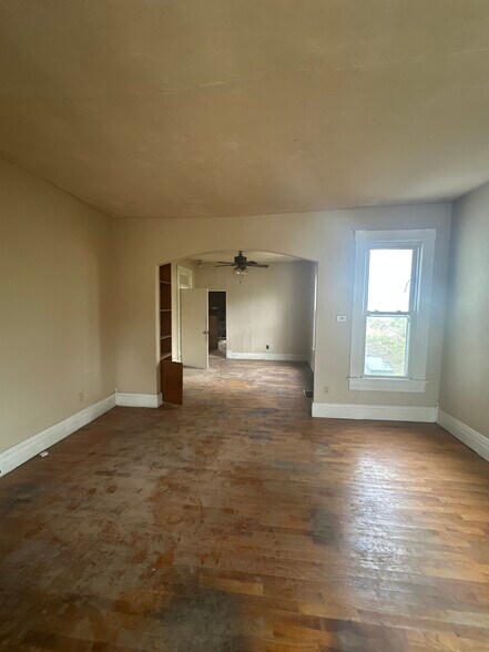 More Photos Of 408 E Main St, Sparta Specialty For Sale
