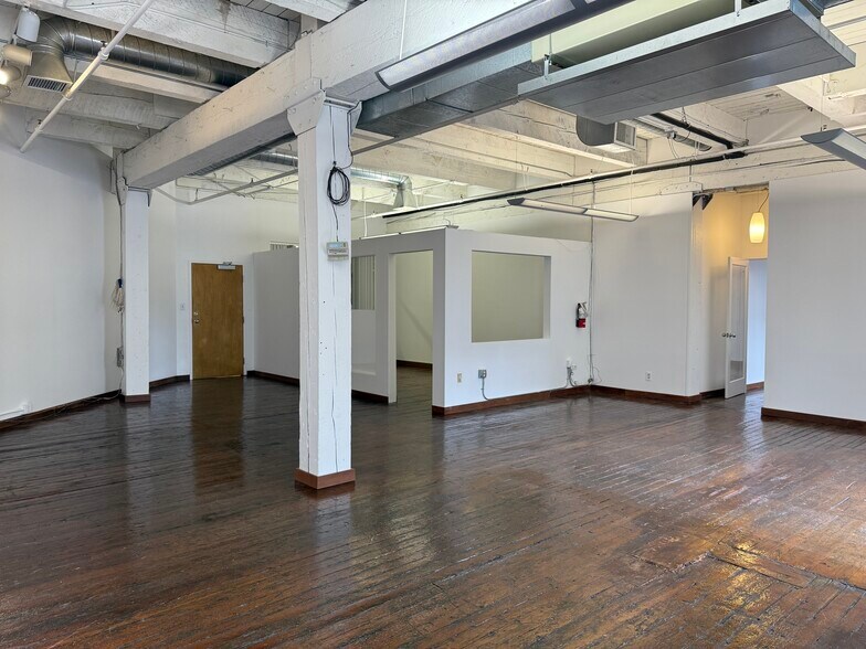 More Photos Of 1231 NW Hoyt St, Portland Loft Creative Space For Lease