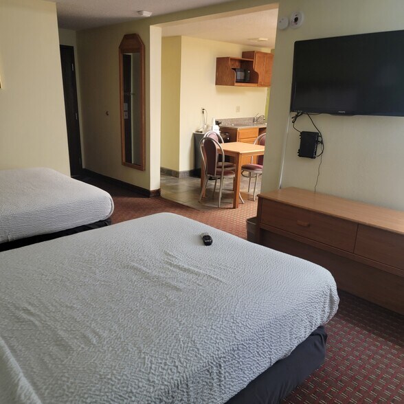 More Photos Of 3040 5th Ave S, Fort Dodge Hotel For Sale