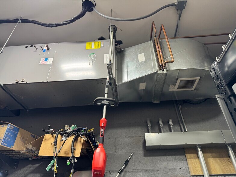 More Photos Of 267 Portion Rd, Ronkonkoma Auto Repair For Sale