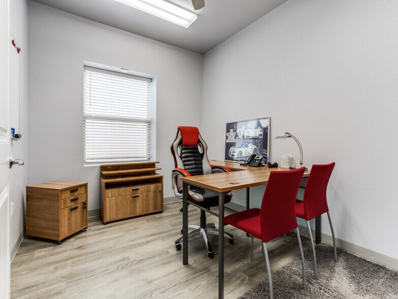 More Photos Of 122 Rose Ln, Frisco Warehouse For Sale