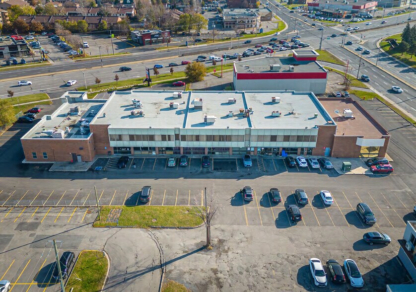 More Photos Of 6400 Boul Taschereau, Brossard Storefront Retail Office For Lease