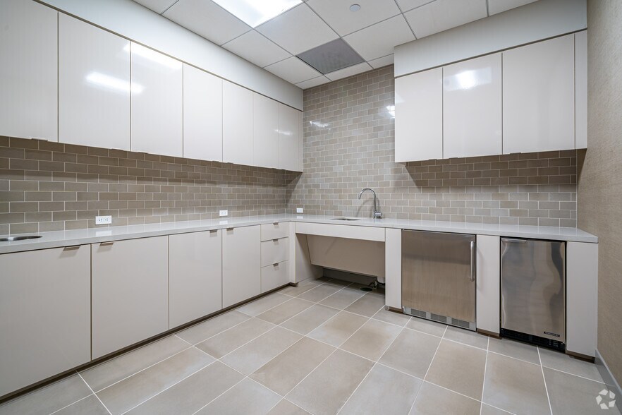 More Photos Of 1233 West Loop S, Houston Office For Lease