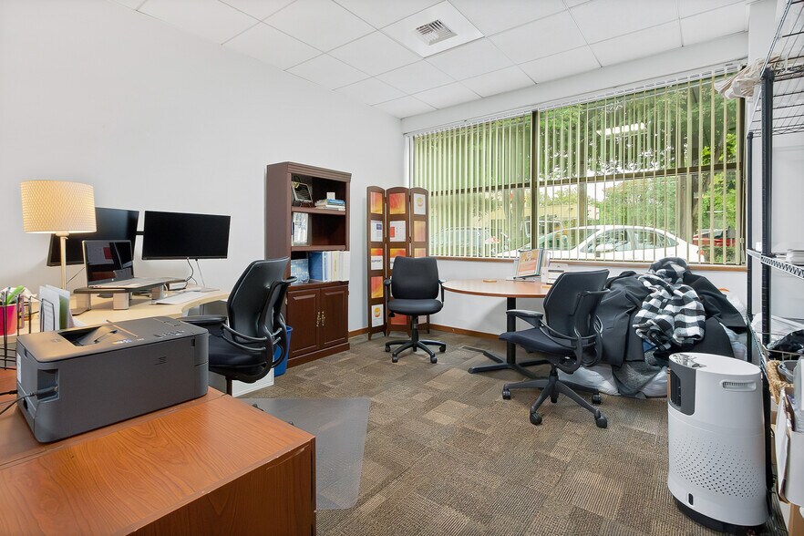 More Photos Of 221 W Gowe St, Kent Bank For Sale